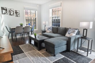 202 S Washington St in Binghamton, NY - Foto de edificio - Building Photo