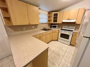 1674 NE 174th St-Unit -REAR in North Miami Beach, FL - Building Photo - Building Photo