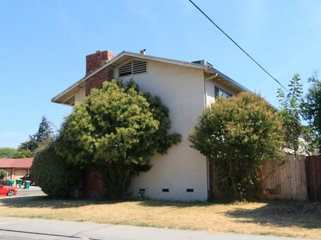 742 Ponce de Leon Ave in Stockton, CA - Building Photo - Building Photo