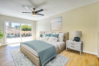 13064 Calle De Las Rosas in San Diego, CA - Building Photo - Building Photo