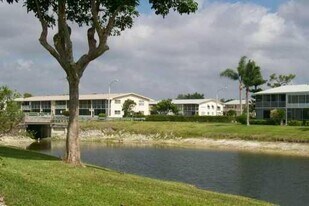 91 Berkshire D in West Palm Beach, FL - Building Photo