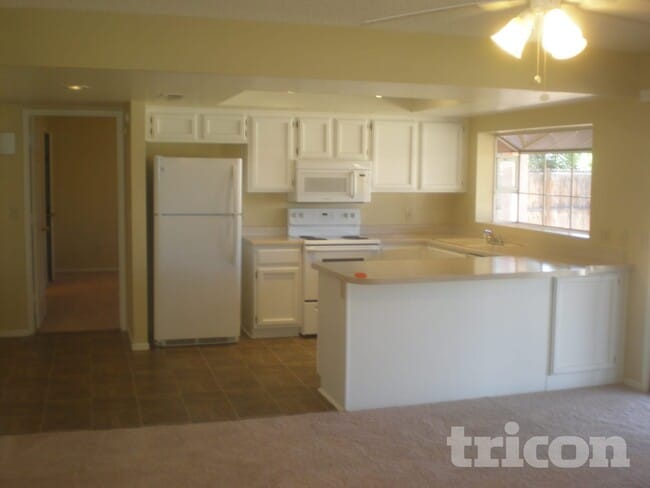 10906 W Calle del Sol in Phoenix, AZ - Foto de edificio - Building Photo