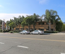 4415 Ocean View Blvd in Montrose, CA - Foto de edificio - Building Photo