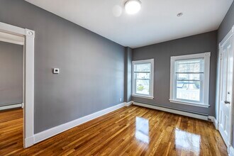 36 W Highland Ave, Unit 1 in Melrose, MA - Building Photo - Building Photo