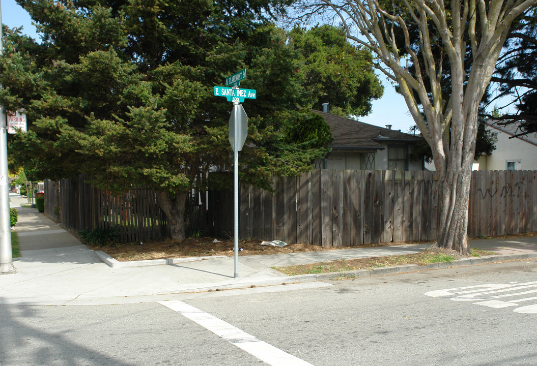 304 N Claremont St in San Mateo, CA - Foto de edificio