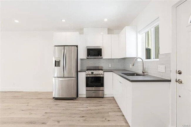 4552 Murietta Ave in Sherman Oaks, CA - Foto de edificio - Building Photo