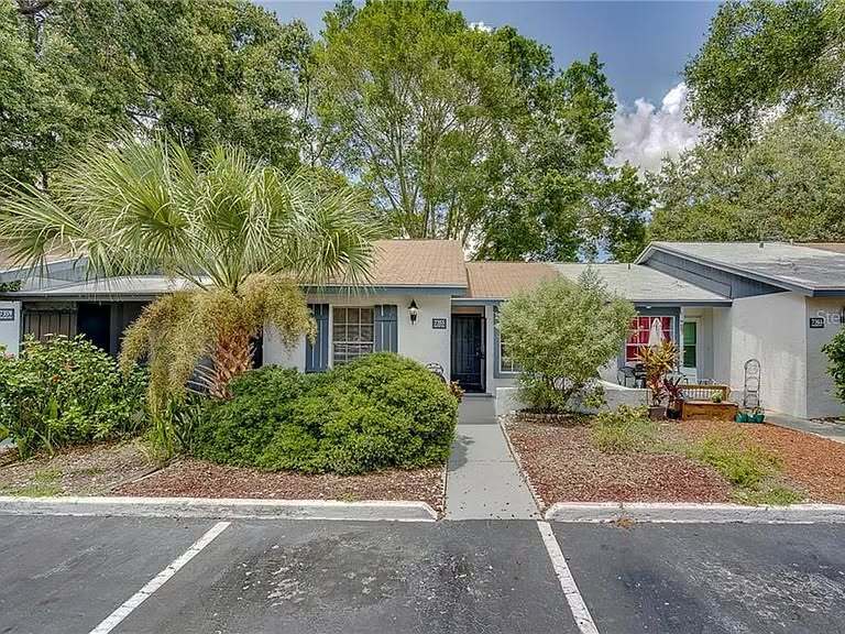 7355 Parkside Villas Dr N in St. Petersburg, FL - Building Photo
