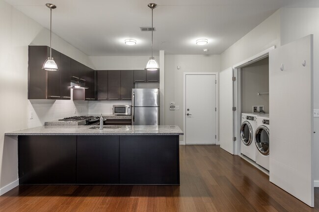 163 Franklin Street in Stamford, CT - Building Photo - Interior Photo