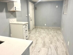 1802 Forrest St-Unit -Forrest Back unit in Bakersfield, CA - Building Photo - Building Photo