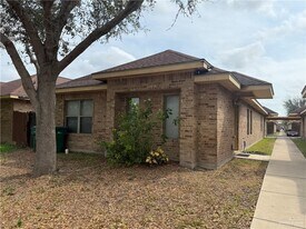 7 South Dr in Pharr, TX - Building Photo