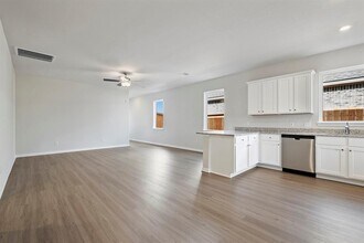 1031 Rosewood Trl in Beasley, TX - Building Photo - Building Photo