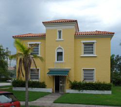 102 Menores Ave in Coral Gables, FL - Building Photo - Building Photo