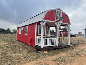 414 FM 969, Unit E in Bastrop, TX - Foto de edificio - Building Photo