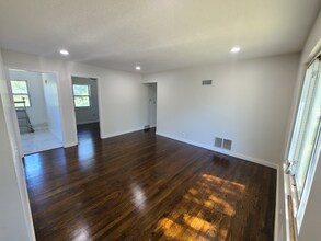 7125 Askew Ave in Kansas City, MO - Building Photo - Building Photo