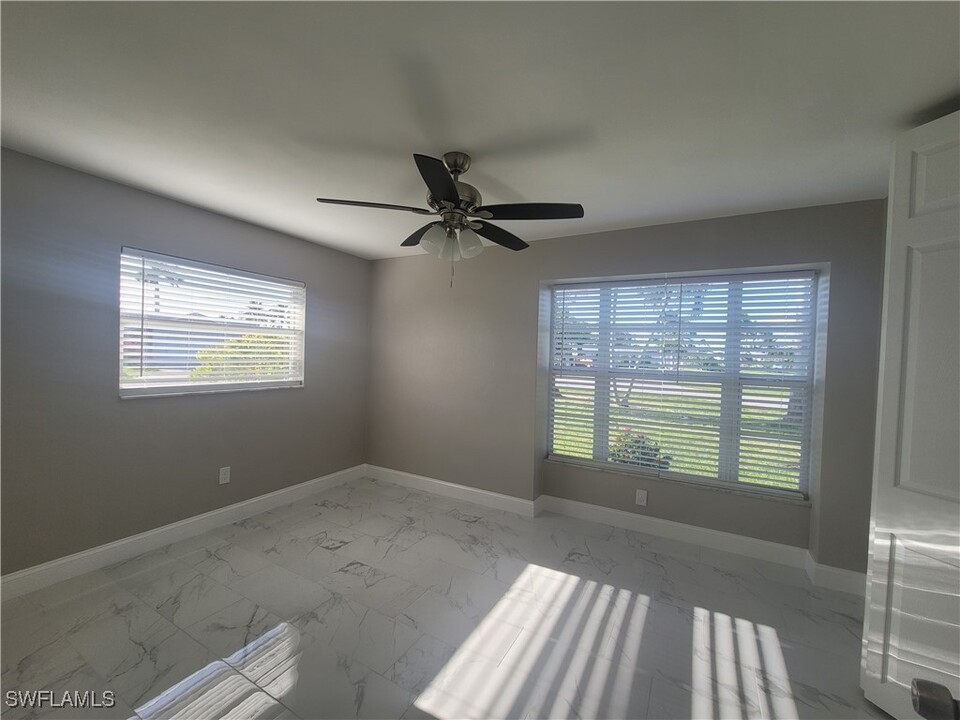 5227 SW 2nd Pl in Cape Coral, FL - Foto de edificio