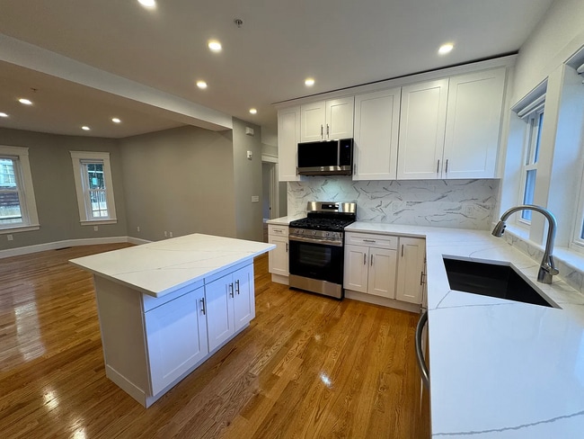 86 Orchard St, Unit 1 in Medford, MA - Building Photo - Building Photo