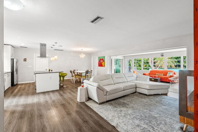 113 Park Ln E in Hypoluxo, FL - Building Photo - Building Photo