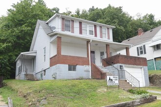 809 Zimmerman St in Jeannette, PA - Building Photo - Building Photo