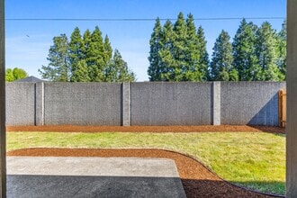 5481 Newberg Dr N in Keizer, OR - Building Photo - Building Photo