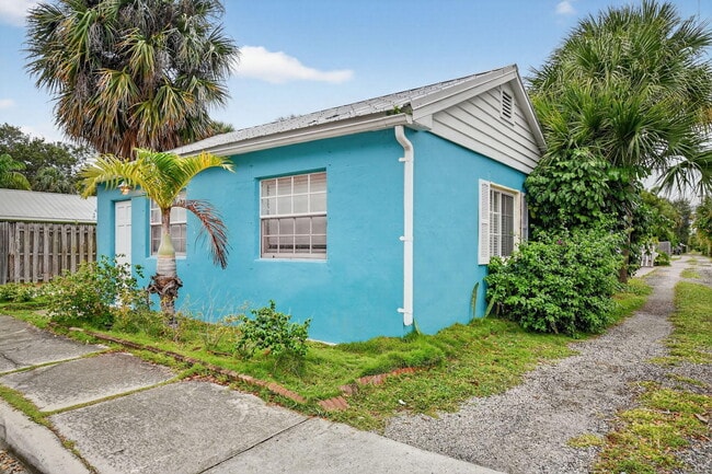 1330 S N St in Lake Worth Beach, FL - Building Photo - Building Photo