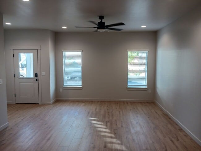 455 SW 27th St in Redmond, OR - Building Photo - Building Photo