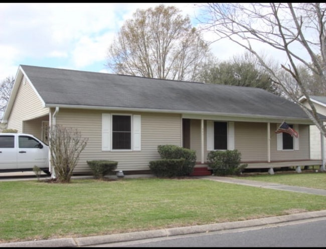 property at 301 Nottingham Cir