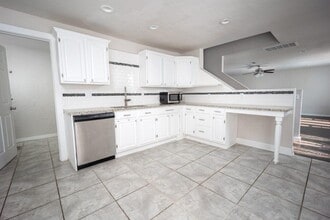913 NW 48th St in Oklahoma City, OK - Building Photo - Building Photo