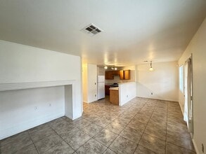 2500 Charleville Ave in Las Vegas, NV - Building Photo - Building Photo