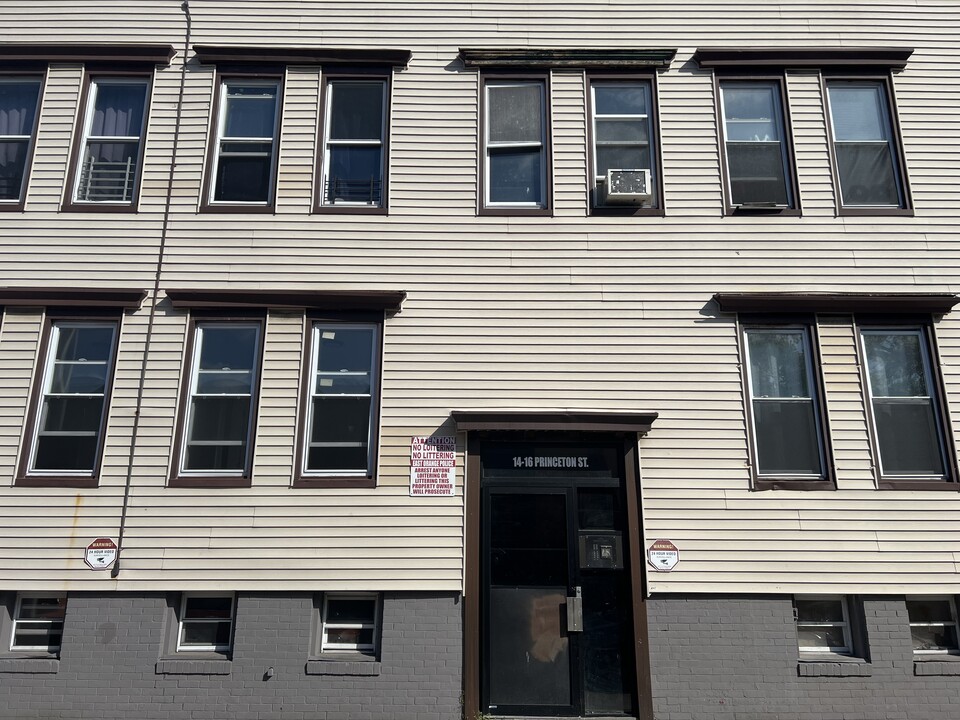 14 Princeton St in East Orange, NJ - Building Photo