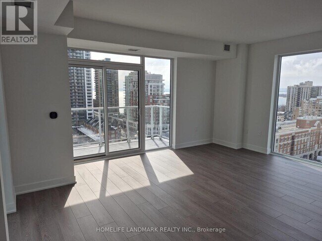 2088 James St in Burlington, ON - Building Photo - Building Photo