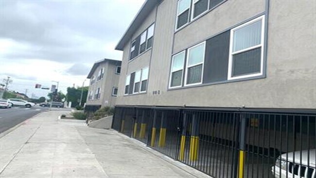 803 S Crenshaw Blvd in Los Angeles, CA - Building Photo - Building Photo