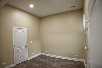 2718 W Monroe St, Unit First floor in Chicago, IL - Foto de edificio - Building Photo