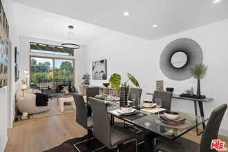 130 S Sepulveda Blvd in Los Angeles, CA - Foto de edificio - Building Photo