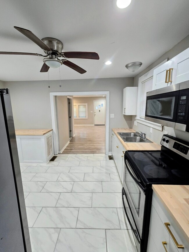 property at 160 W Seaview Ave