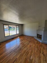 1240 Chestnut St SE in Albany, OR - Building Photo - Building Photo