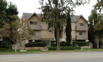 13042 Riverside Dr Apartments