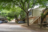 The Oaks of Lakewood in Dallas, TX - Building Photo - Building Photo