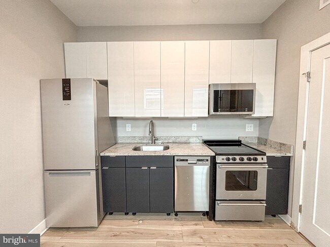 100 W Susquehanna Ave in Philadelphia, PA - Building Photo - Building Photo
