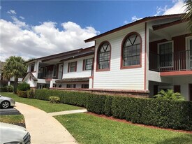 2424 NW 89th Dr in Coral Springs, FL - Building Photo