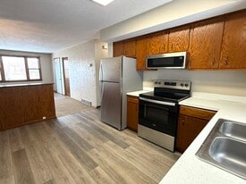 1814 Spruce Dr, Unit 2 in Red Wing, MN - Building Photo