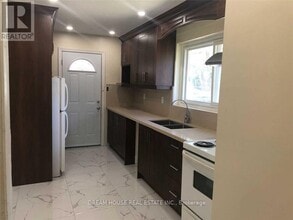 95 Thornbeck Dr in Toronto, ON - Building Photo - Building Photo