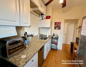 106 Myrtle St in Boston, MA - Building Photo - Building Photo