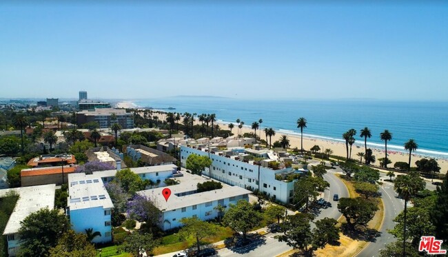 142-142 San Vicente Blvd in Santa Monica, CA - Building Photo - Building Photo