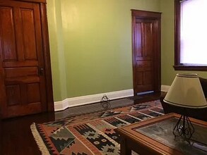 2357 Stratford Ave in Cincinnati, OH - Building Photo - Building Photo