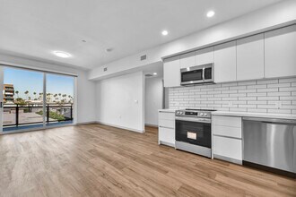 1240 Magnolia Ave in Los Angeles, CA - Building Photo - Building Photo