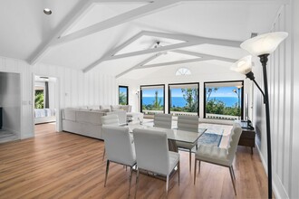 1177 Temple Hills Dr in Laguna Beach, CA - Foto de edificio - Building Photo