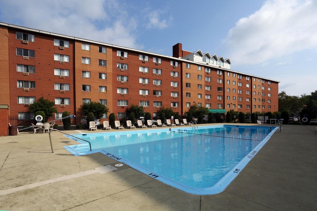 Edgewater Landing in Cleveland, OH - Foto de edificio