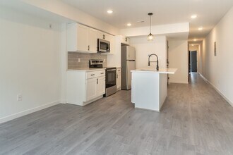 6604 Lansdowne Ave in Philadelphia, PA - Building Photo - Building Photo