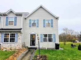 71 Laurel Dr in Myerstown, PA - Building Photo