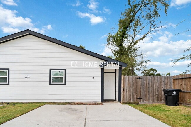 8617 Clarington St in Houston, TX - Building Photo - Building Photo